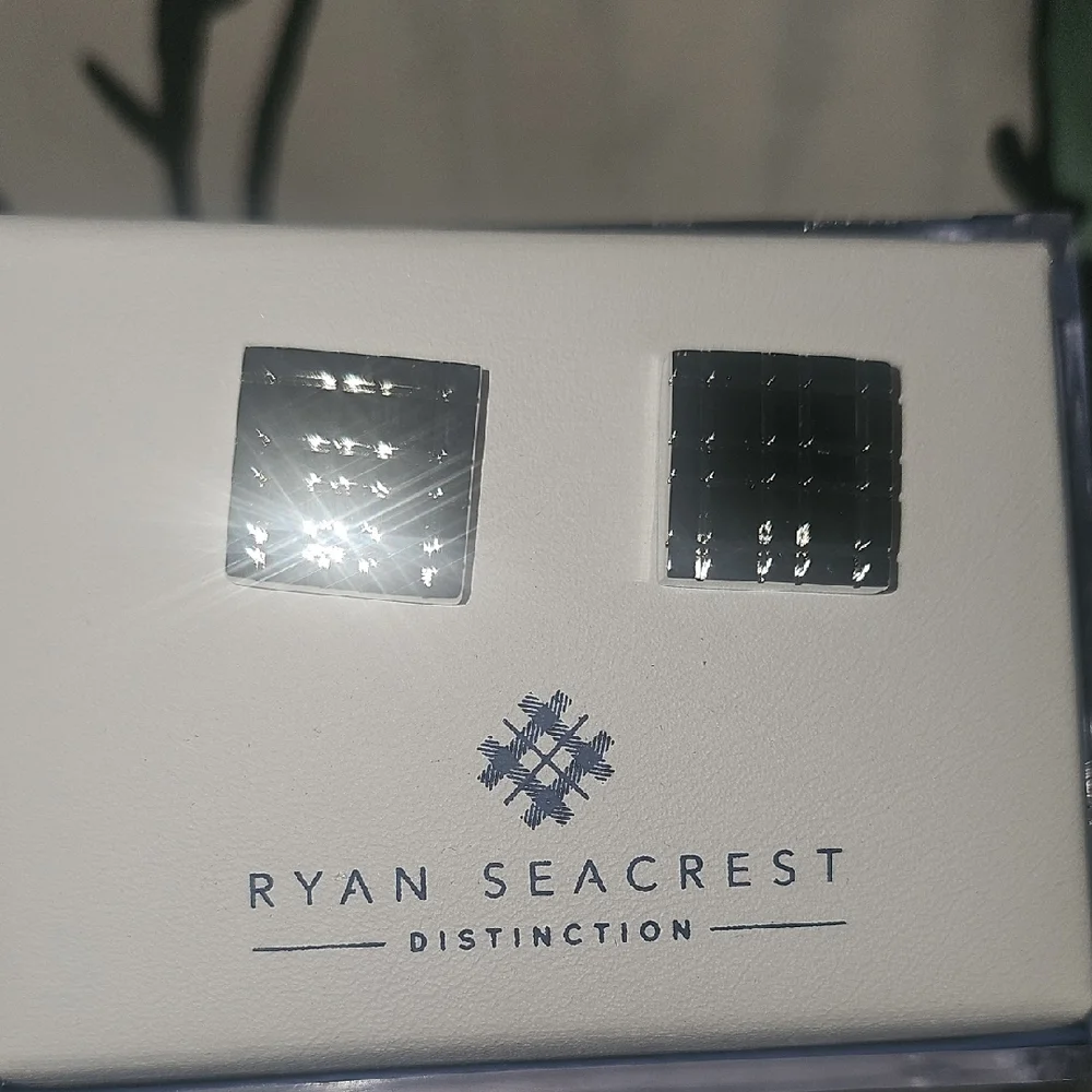 Ryan Seacrest NWT Distinction Silver Grid-Texture Square Cufflinks